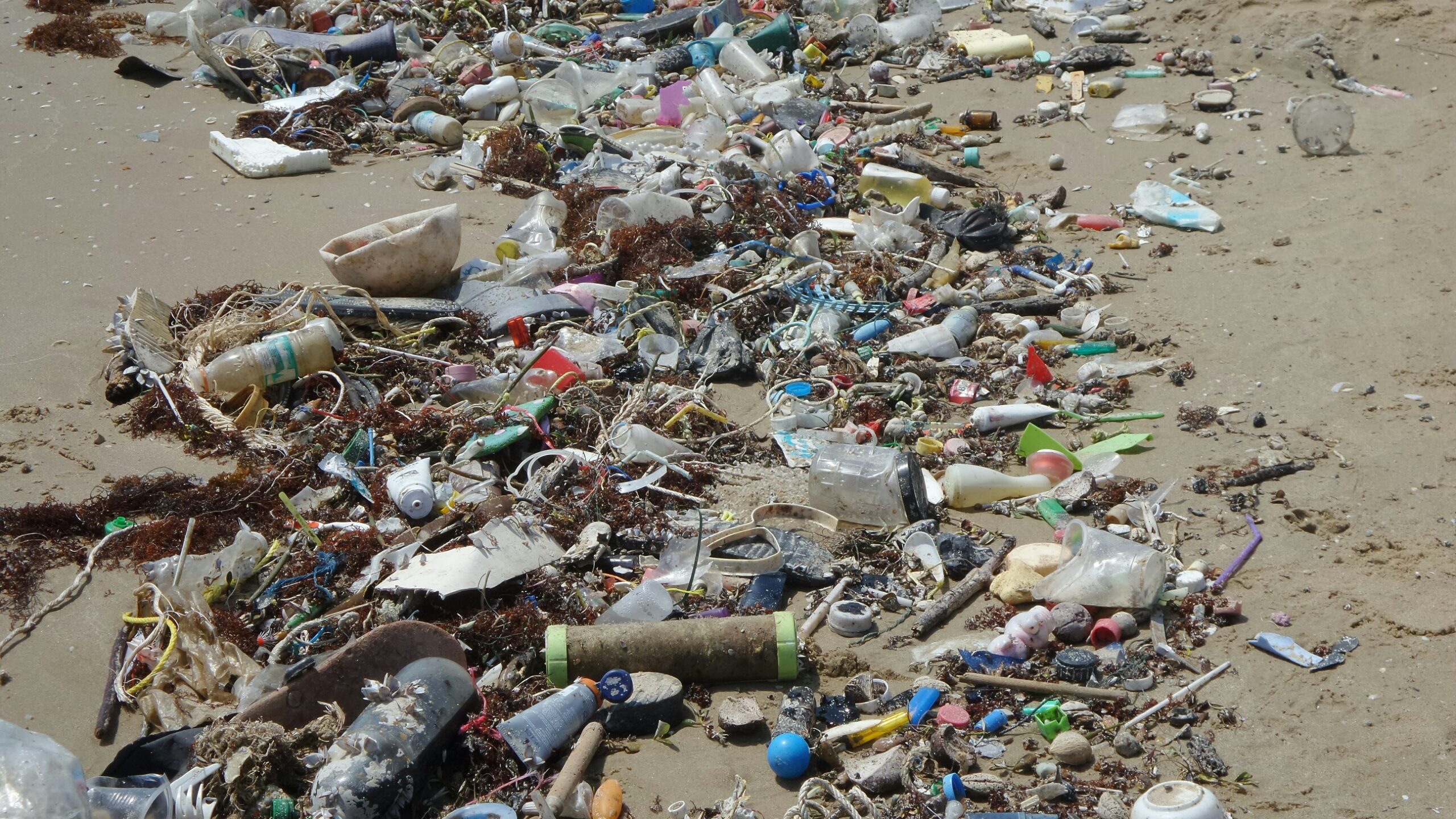 Cara Mendaur Ulang Limbah Plastik, Tidak Sesulit yang Kita Bayangkan! Pemanasan Global Akibat Sampah Plastik, Apa Solusinya? Sampah Plastik Sangat Berbahaya bagi Kesehatan dan Lingkungan Berapa Lama Sedotan Plastik Terurai dan Dampaknya Apa Saja?