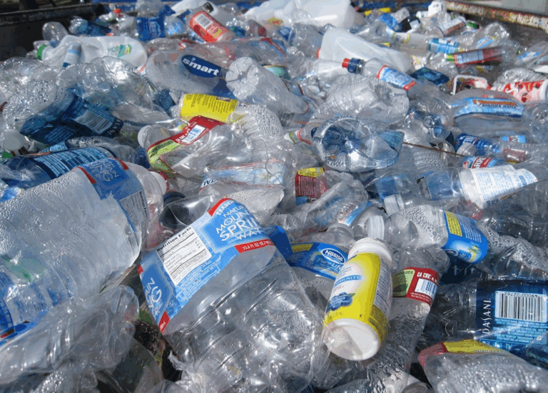 Bisnis Kreatif Berbahan Plastik